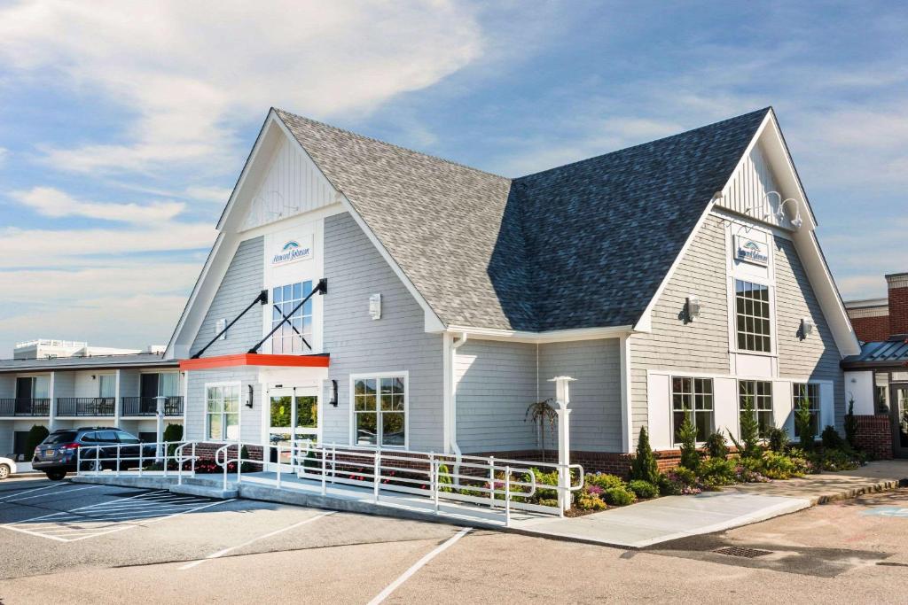 Howard Johnson by Wyndham Middletown Newport Area image