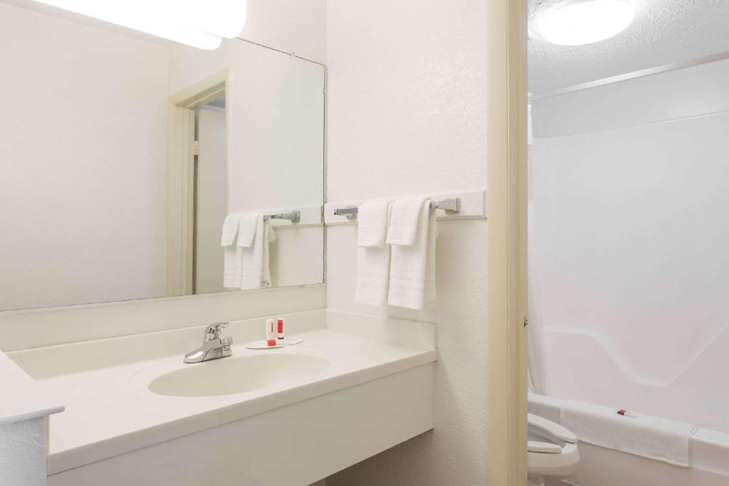 Howard Johnson by Wyndham Virginia Beach photo 4
