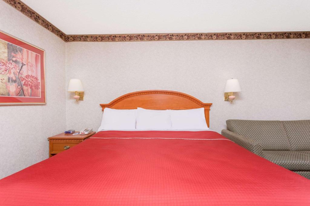 Travelodge by Wyndham Chattanooga/Hamilton Place photo 3