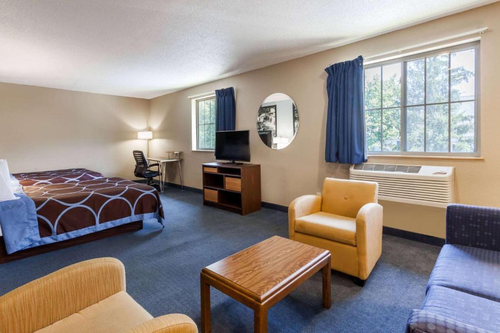 Super 8 by Wyndham Stroudsburg photo 4