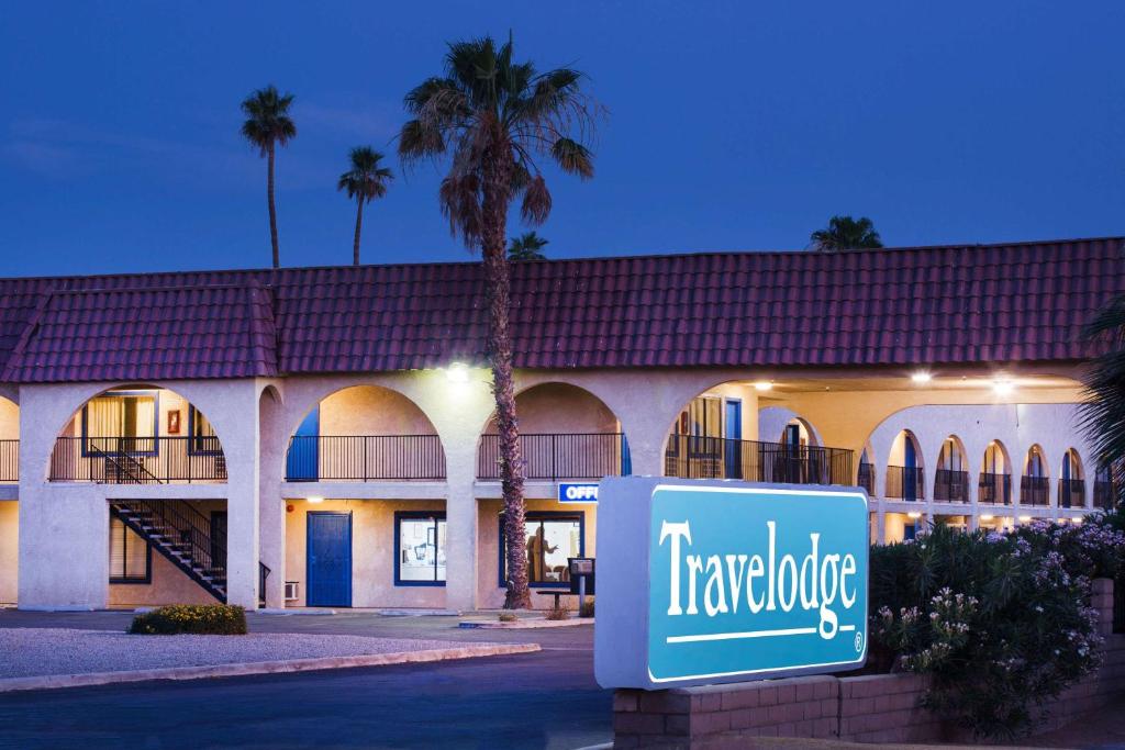Travelodge by Wyndham Indio image