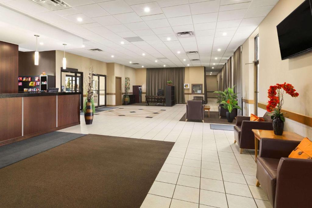 Travelodge by Wyndham Edmonton West photo 4