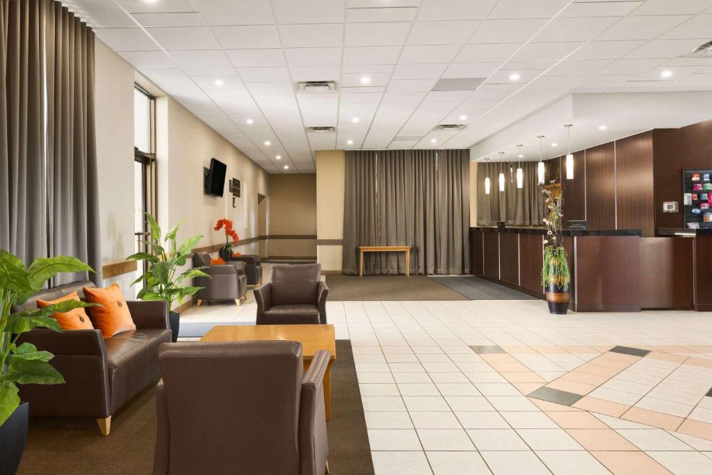 Travelodge by Wyndham Edmonton West photo 2