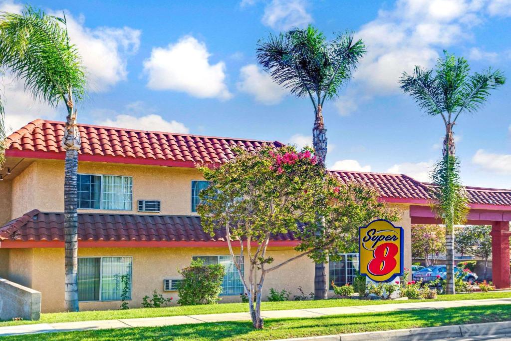 Super 8 by Wyndham Upland Ontario CA image