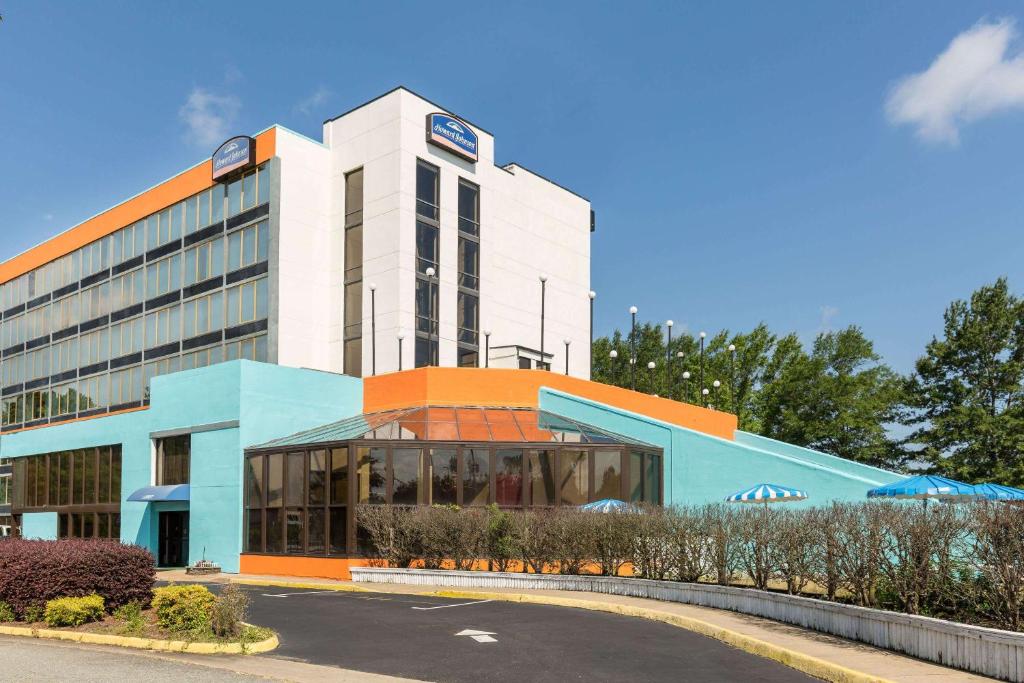 Howard Johnson by Wyndham Williamsburg image