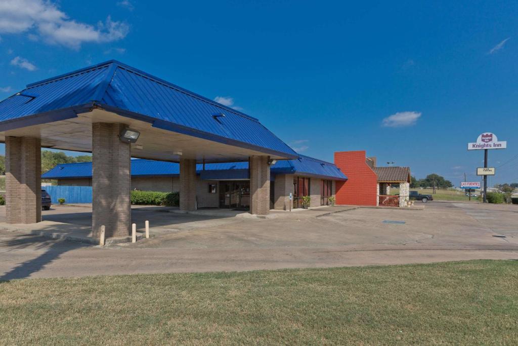 Knights Inn Brenham image