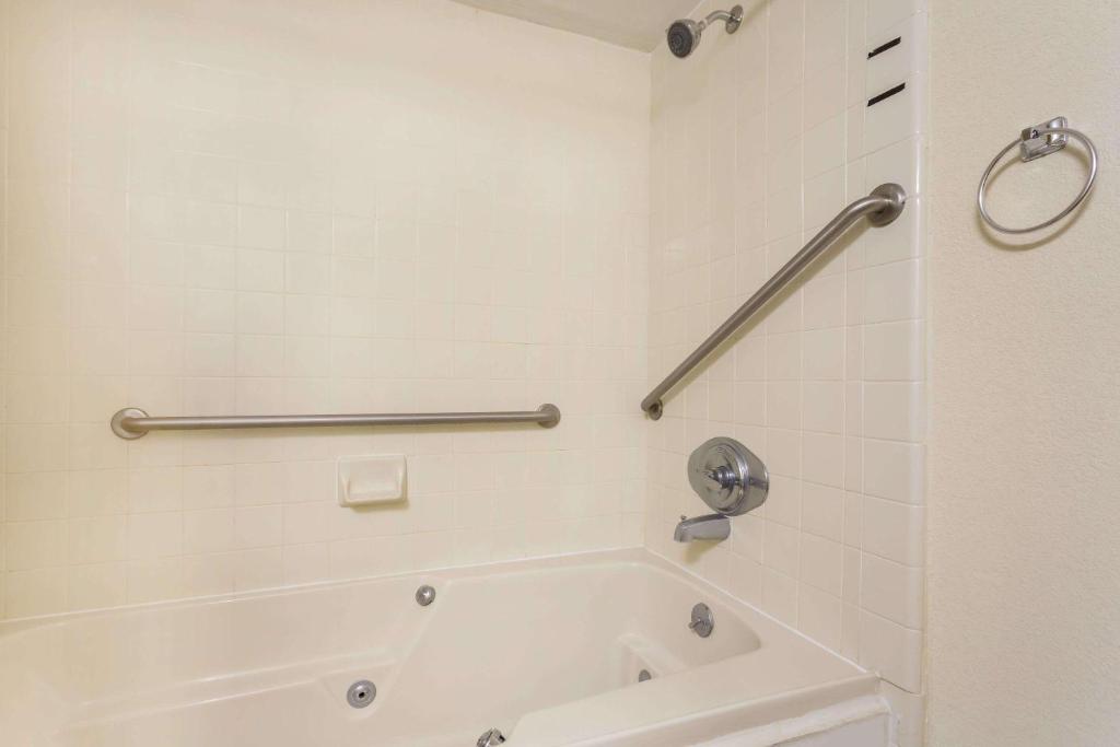 Howard Johnson by Wyndham Williamsburg photo 4