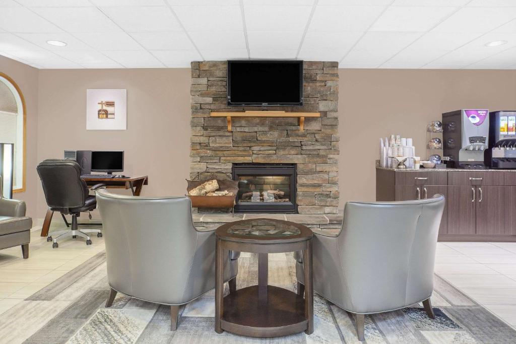 Super 8 by Wyndham Athabasca AB photo 1