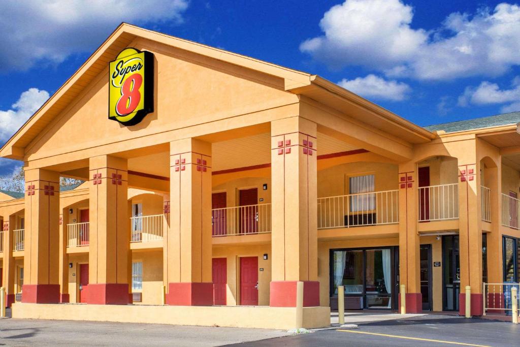 Super 8 by Wyndham Nashville West image