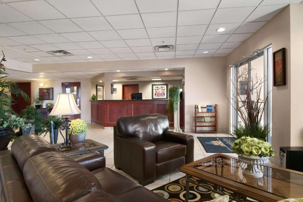 Travelodge by Wyndham Stony Plain photo 1