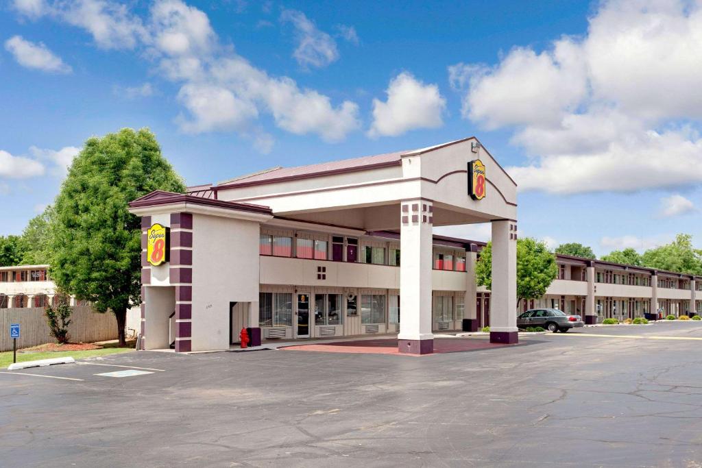 Super 8 by Wyndham Oklahoma/Frontier City photo 1