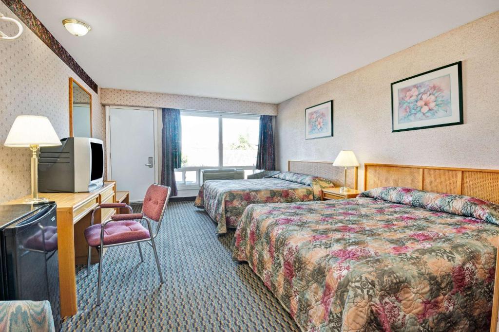 Weber Inn KItchener photo 1