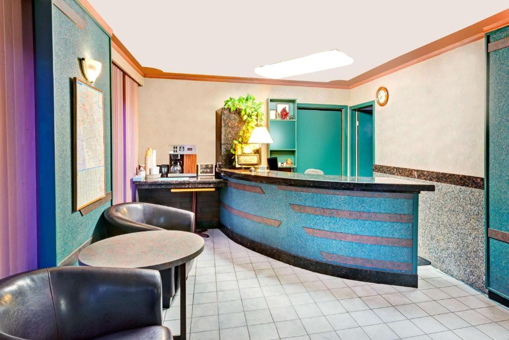 Weber Inn KItchener photo 3