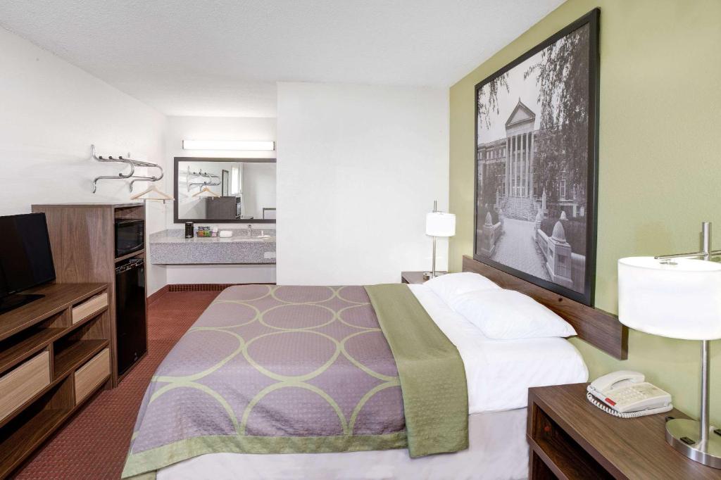 Super 8 by Wyndham Lafayette photo 3