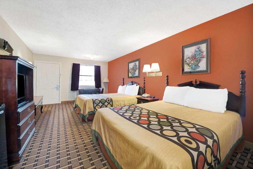 Super 8 by Wyndham Dallas South photo 2