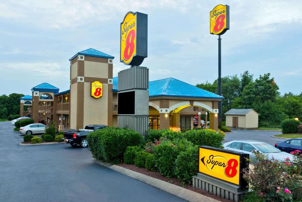 Super 8 by Wyndham Franklin Hwy 31 image