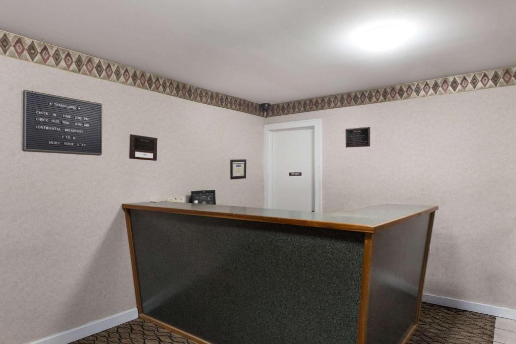 Travelodge by Wyndham Great Barrington Berkshires photo 2
