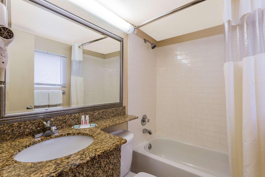 Travelodge by Wyndham Virginia Beach photo 3