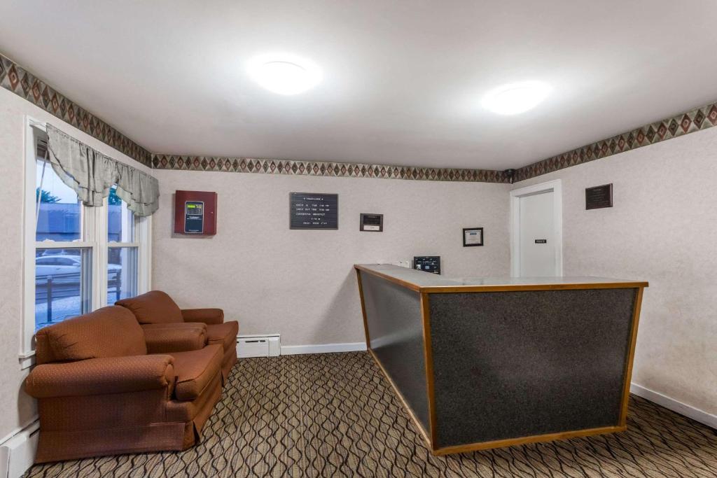 Travelodge by Wyndham Great Barrington Berkshires photo 1