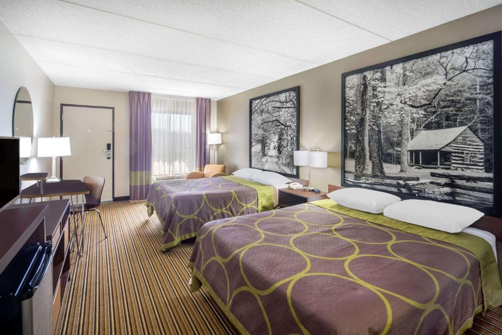Super 8 by Wyndham Knoxville North/Powell photo 2