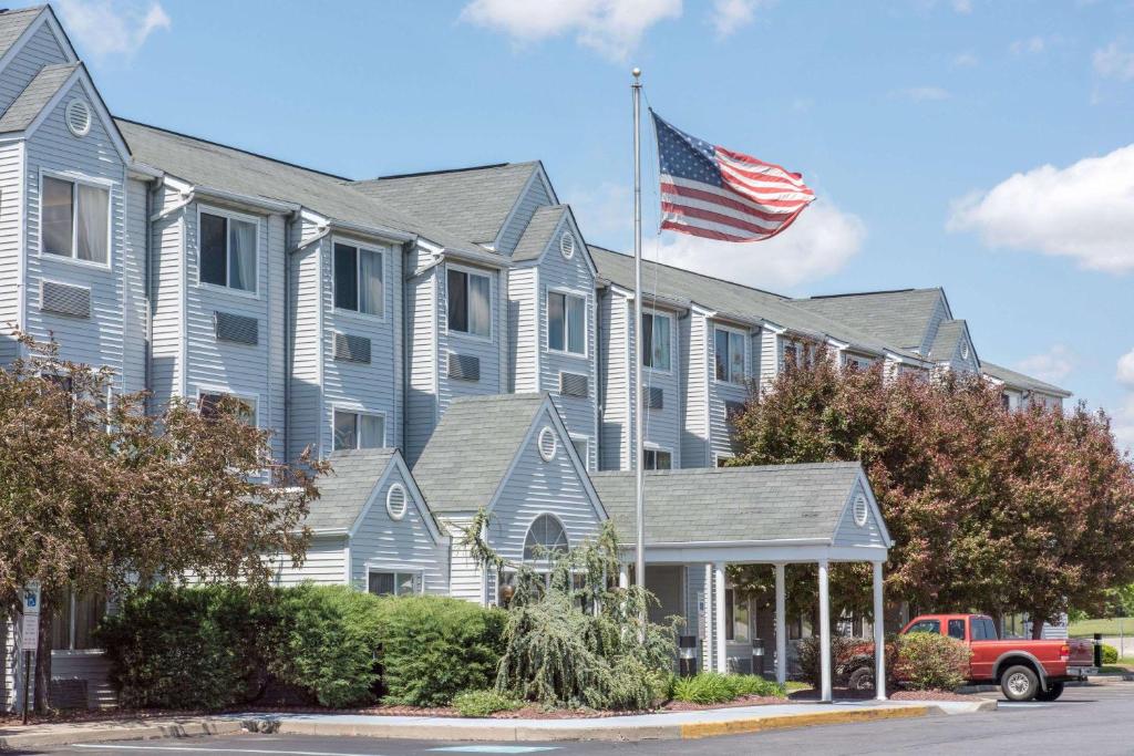 Knights Inn Allentown image