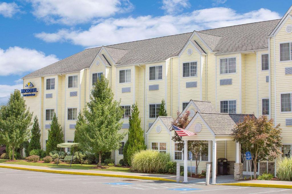 Microtel Inn & Suites by Wyndham Beckley East image