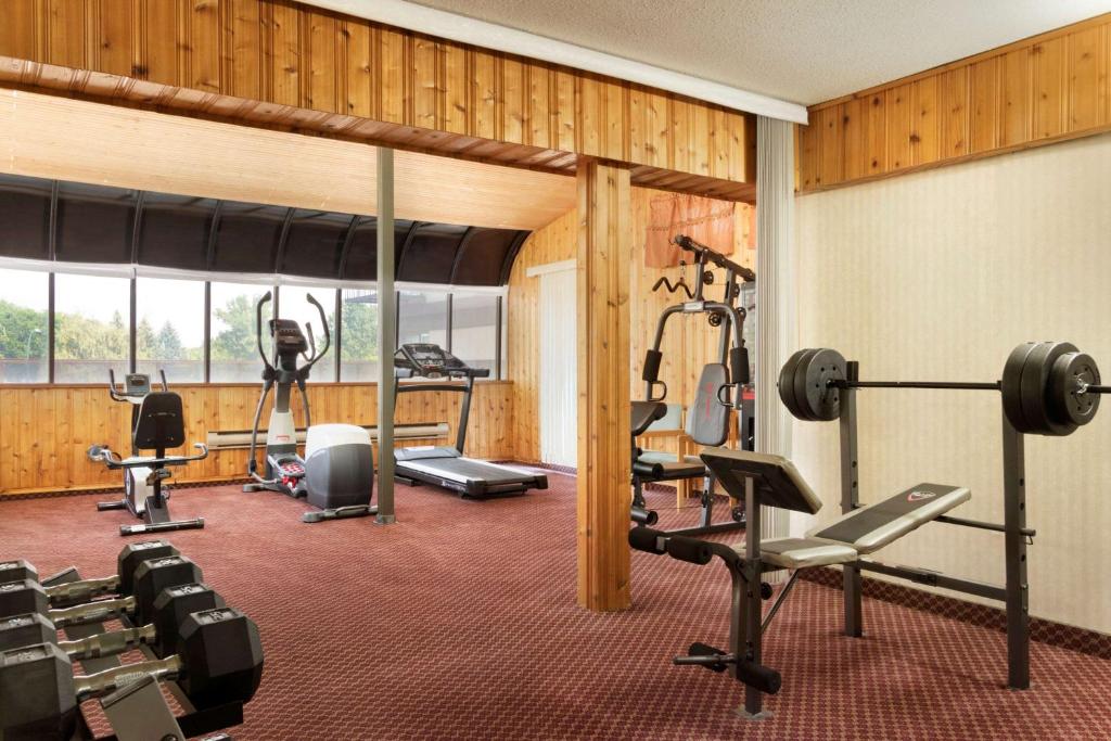 Travelodge by Wyndham Lethbridge photo 1