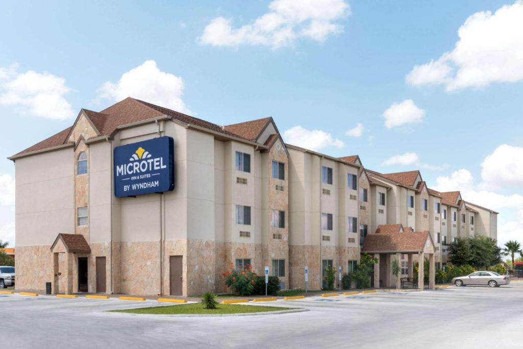 Microtel Inn and Suites Eagle Pass photo 1