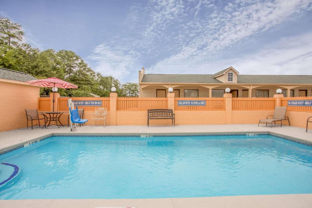 Super 8 by Wyndham Sumter photo 4
