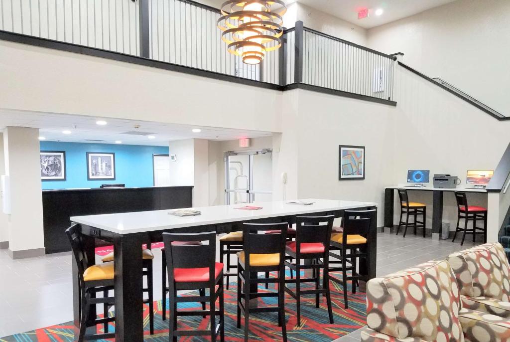 Hawthorn Suites Irving DFW South photo 3