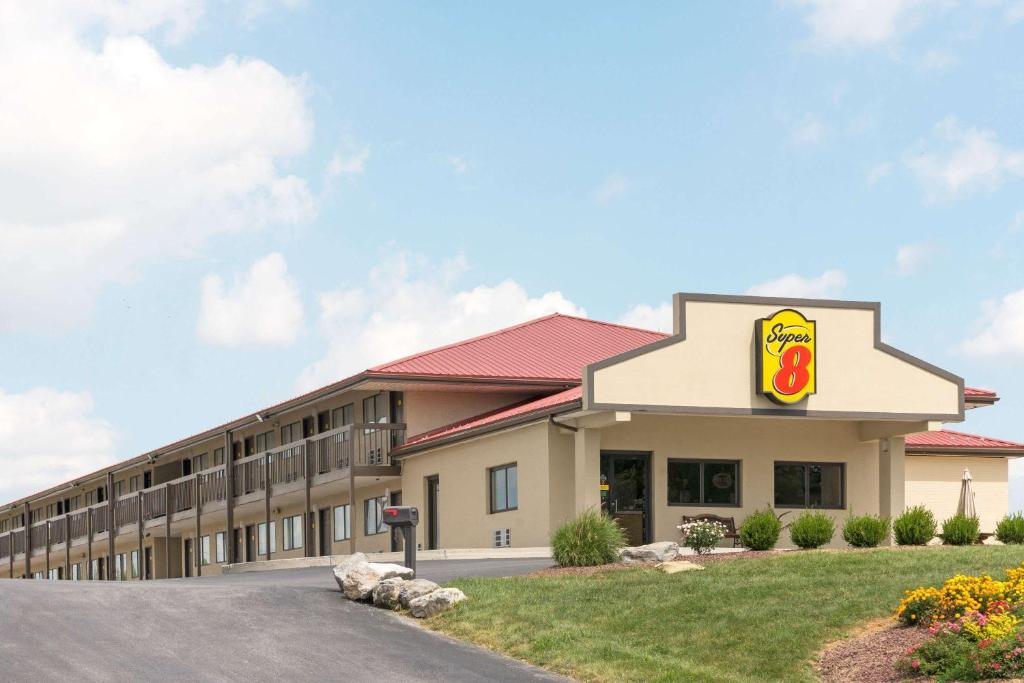 Super 8 by Wyndham Greencastle image