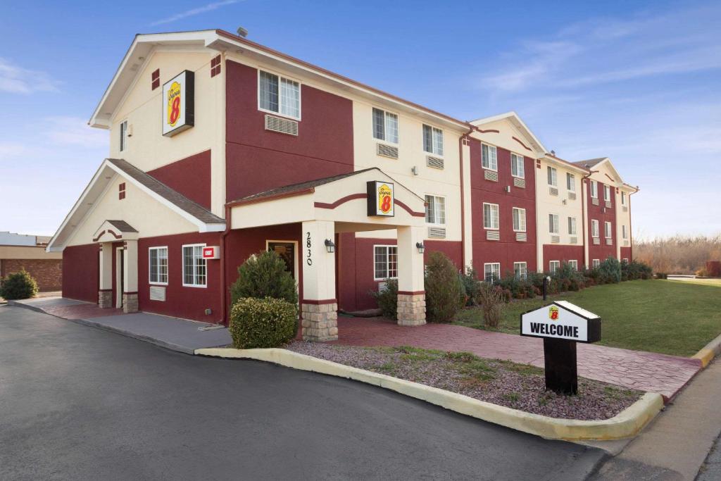 Super 8 by Wyndham Joplin photo 1