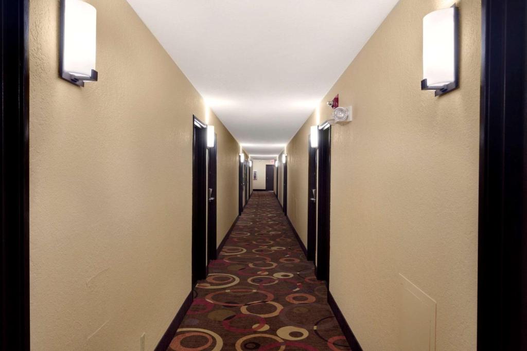 Super 8 by Wyndham Joplin photo 3