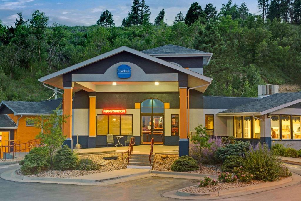 Travelodge by Wyndham Rapid City image