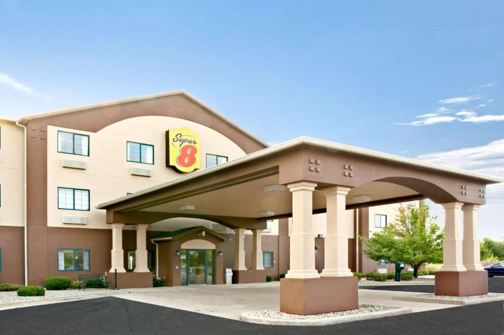 Super 8 by Wyndham South Bend photo 1