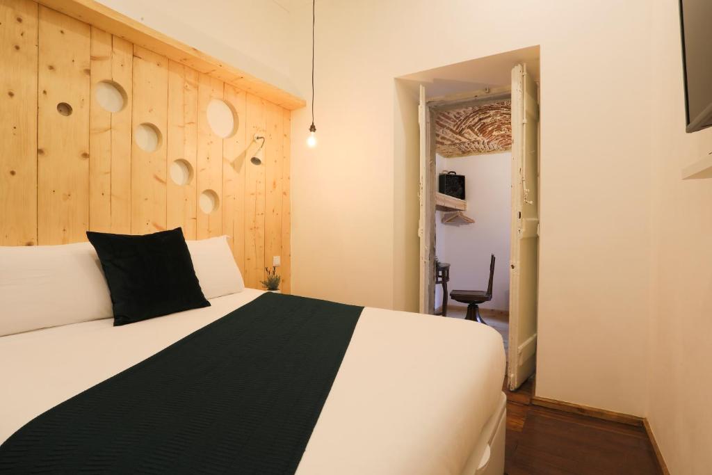Двухместный (Улучшенный двухместный номер с 1 кроватью), 262 Boutique Hotel