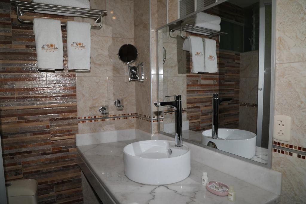Sol Plaza Hotel photo 3
