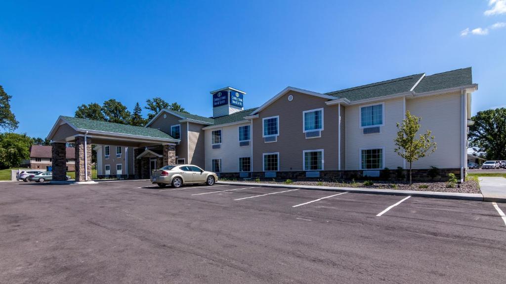 Cobblestone Inn & Suites - Barron image