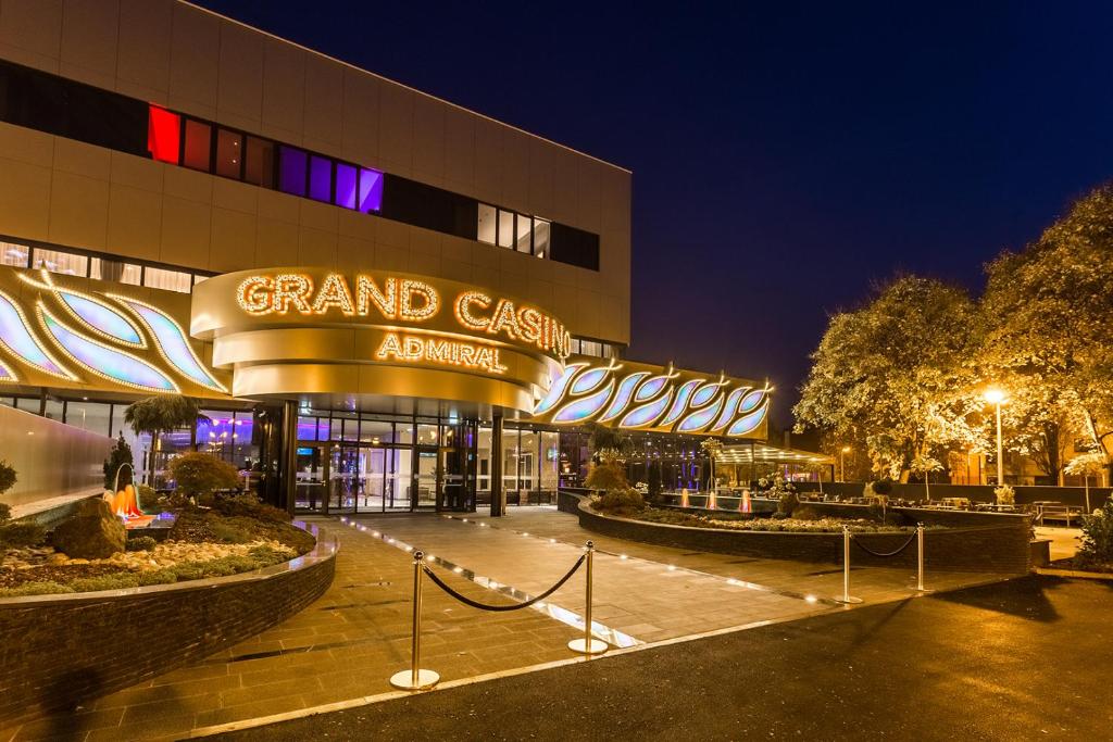 Admiral Hotel photo 2