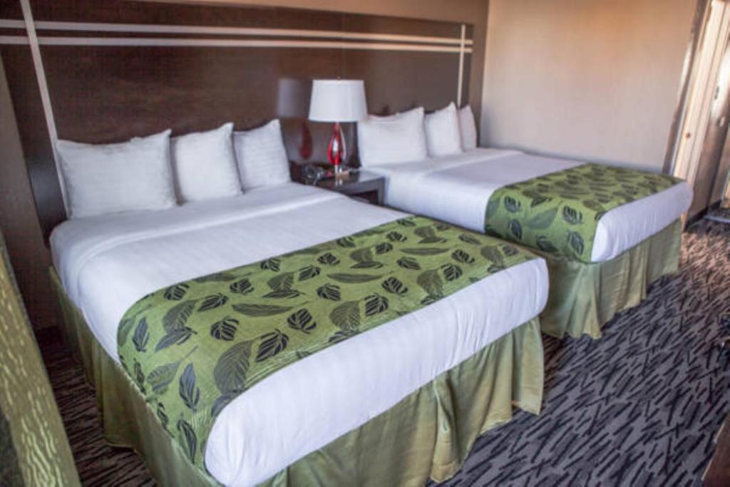 Семейный (Стандартный номер с двумя кроватями размера «queen-size»), Motel Capri