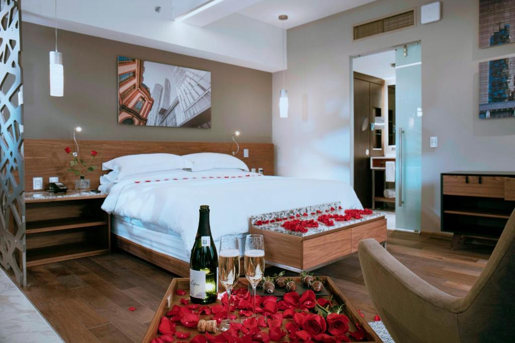 Сьюит (Улучшенный люкс), Krystal Grand Suites Insurgentes