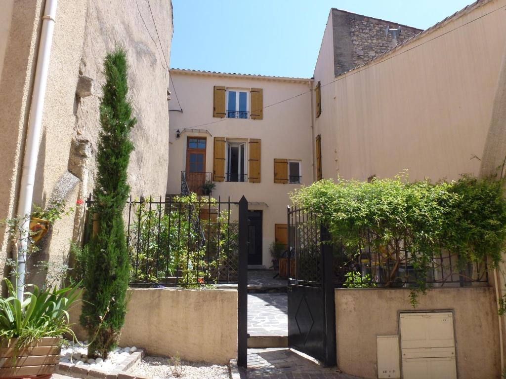 Comfortable Gite (2) in attractive Languedoc Village photo 1