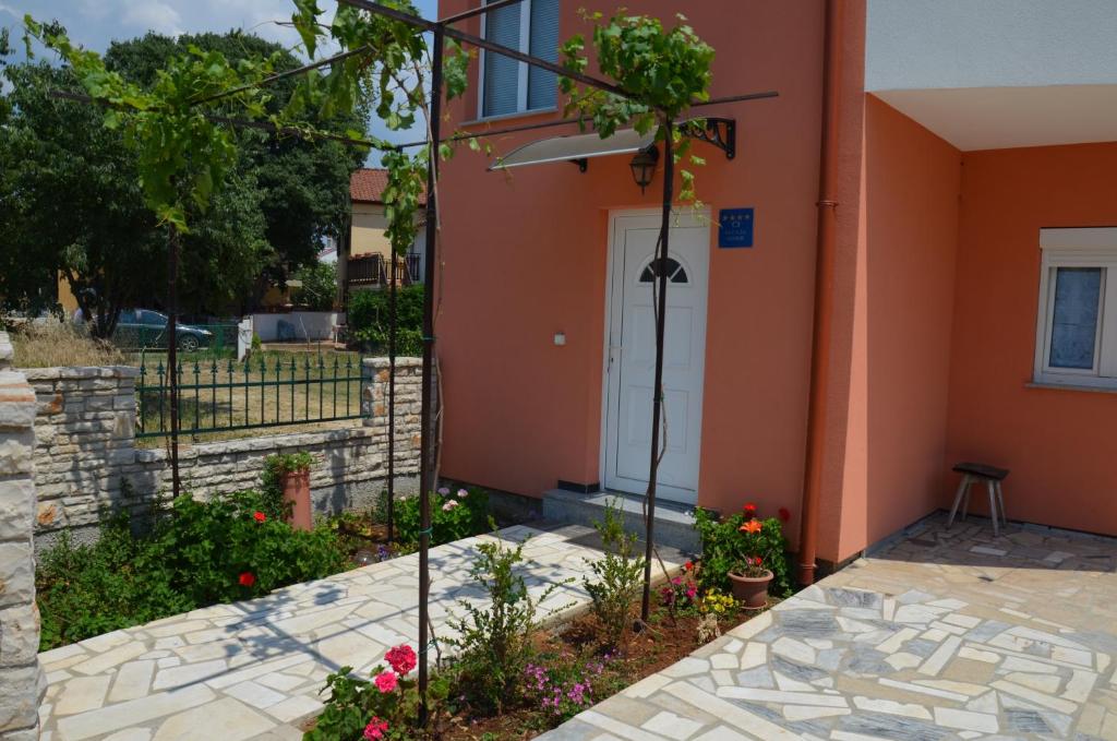 Family house Branka with SPA pool photo 1