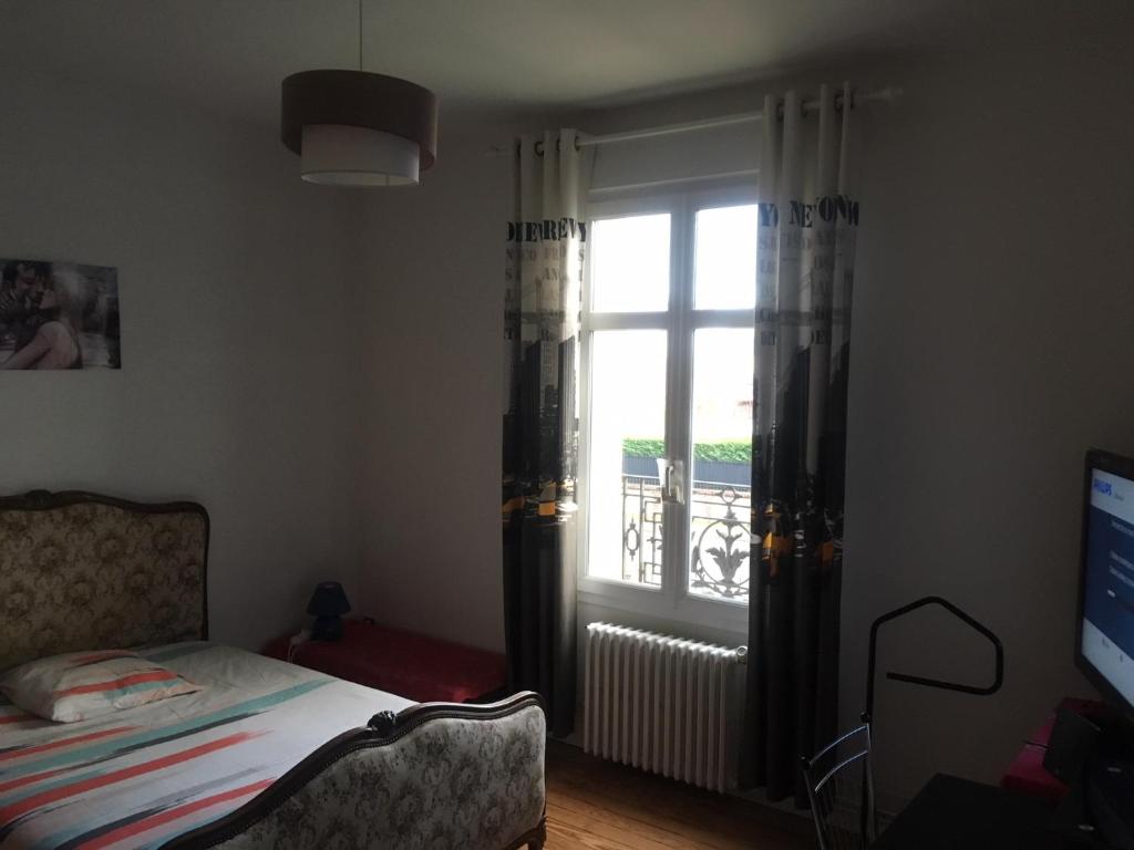 Chambre meublée photo 3