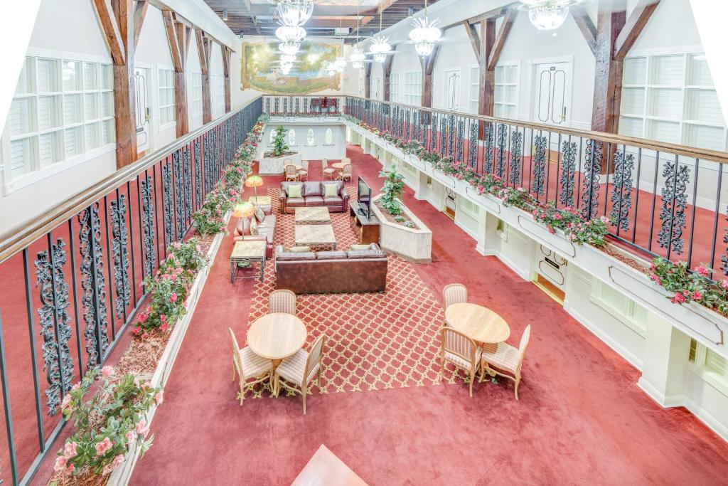 Plaza Suites Downtown New Orleans image