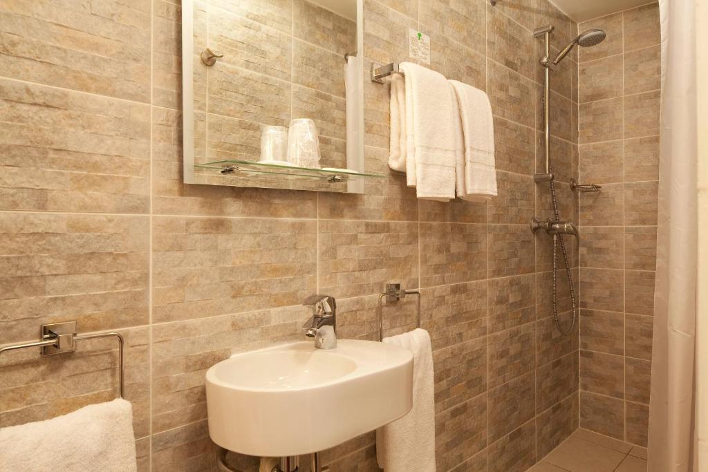 호텔 롱드르 생 오노레 (Hotel Londres Saint Honore) - 입구