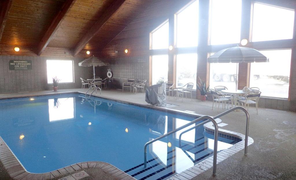AmericInn by Wyndham Marshall photo 2