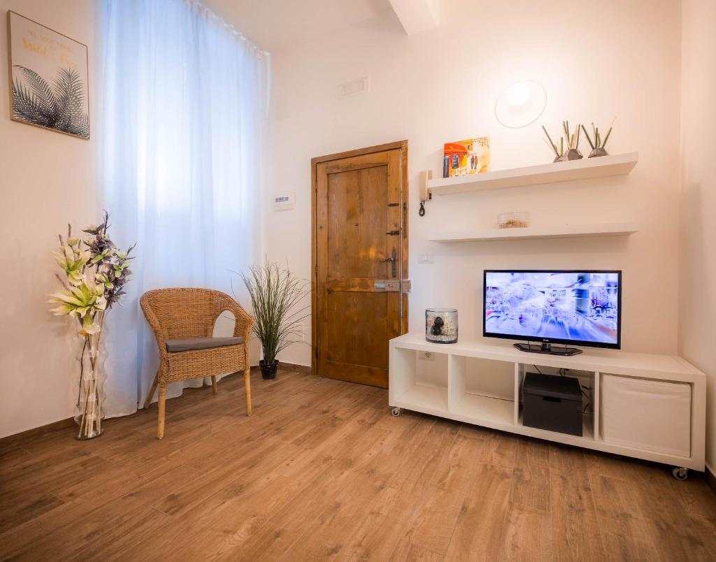 Corte Novella Apartment - Tap to explore photos