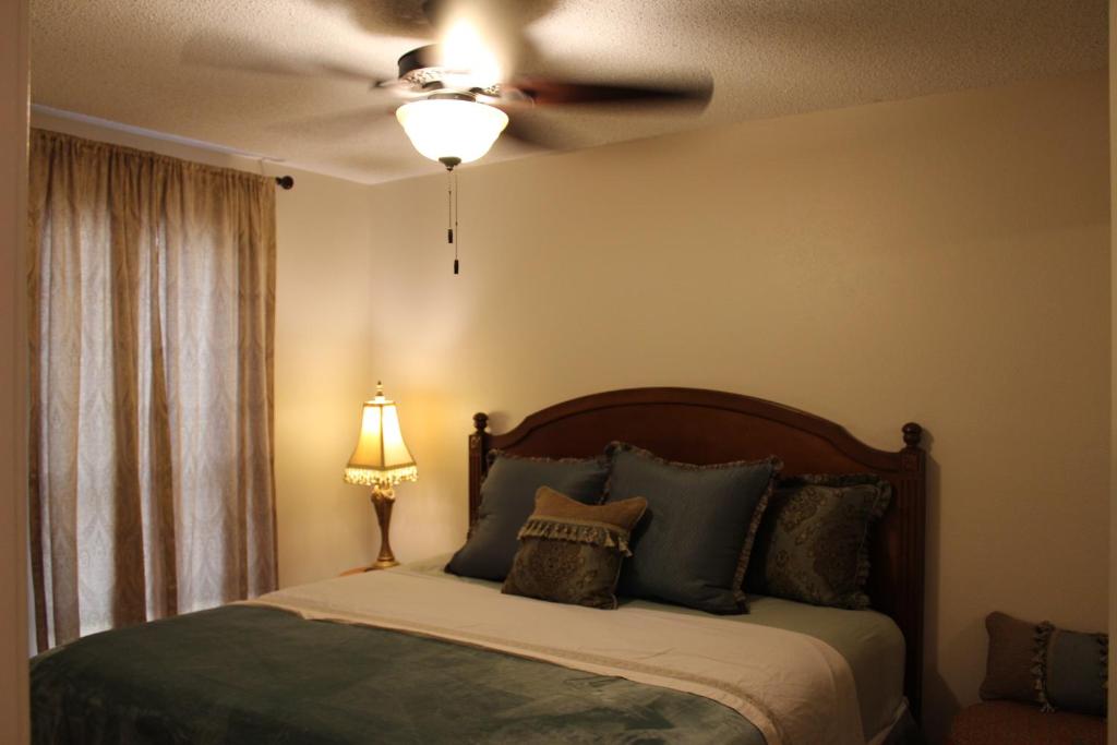 Comfy Cozy Affordable Home Away Home photo 1