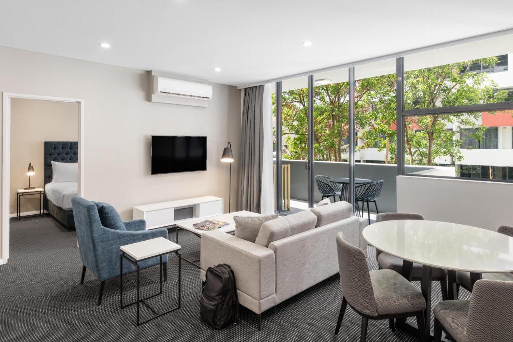 Meriton Suites Waterloo photo 1